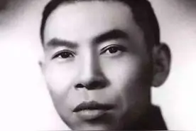 从卖水果的小贩，一跃成为青帮老大，蒋介石面前的红人图片