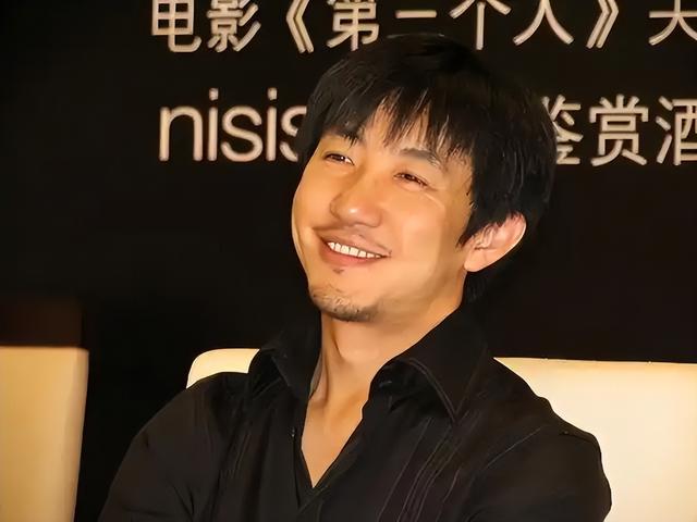 吃梅婷6年软饭，“出轨”李小冉惨遭断手断脚，今与梅婷天差地别