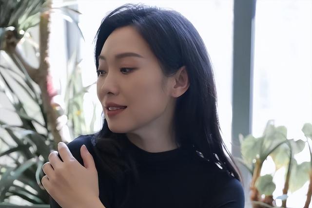 许亚军捧着，段奕宏护着，郭京飞宠着，演了55部戏，41岁终于红了