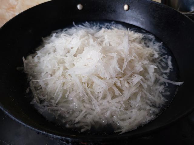 立冬吃饺子，建议大家：少吃白菜芹菜，多吃4样，应季营养补嘴空