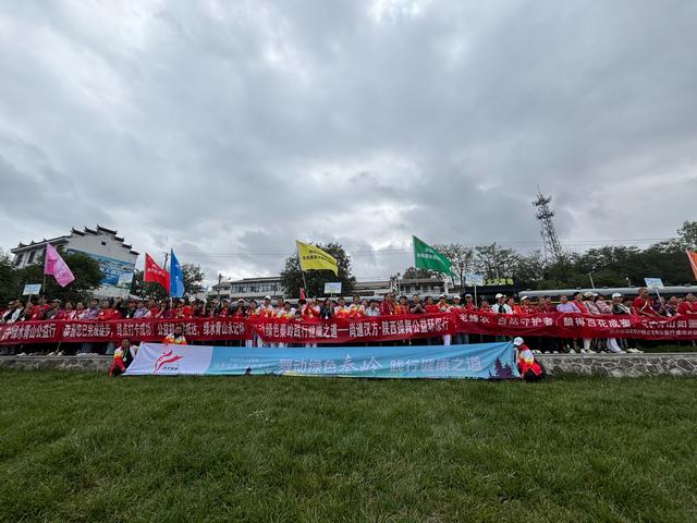 陕西首趟“绿色秦岭环保行”主题专列开行