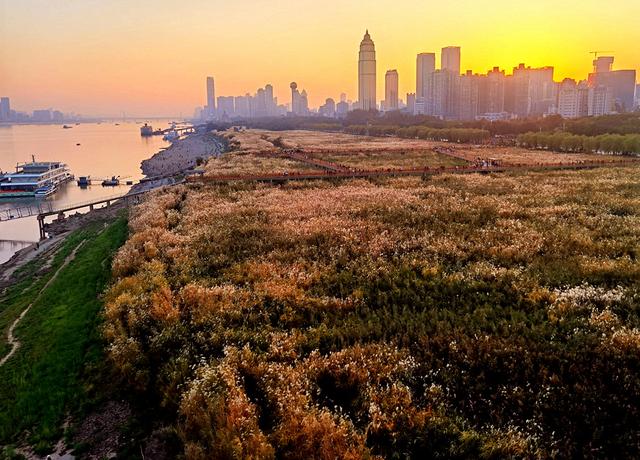 全国最大的江滩公园为何建在武汉？武汉拥有主观客观两方面的需求