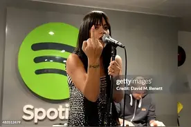 当一位有800万听众的歌手决定“下海”OnlyFans图片