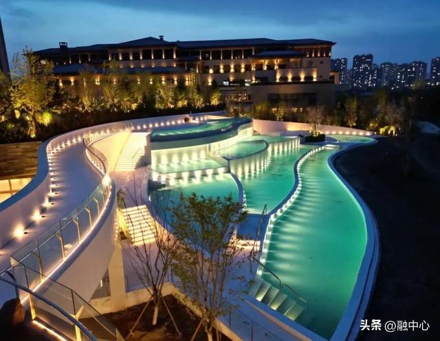 东北独特暖冬秘境曝光：3000家温泉民宿与康养套餐齐聚！