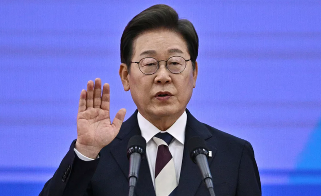 犹豫13天，93阅兵李在明没去成？特朗普两头施压，韩国要看美脸色