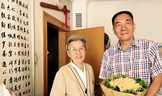 毛主席逝世1年后，谢静宜被开除党籍后直言：我永远是党的女儿！