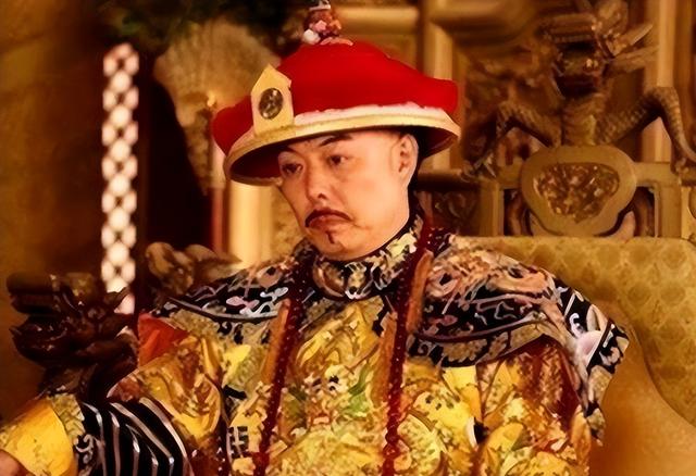 乾隆出一上联：坐北朝南吃西瓜，皮往东放！为何纪晓岚却不敢对？