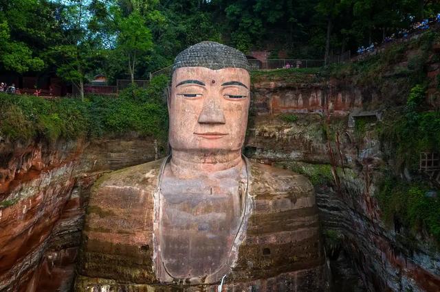 双面乐山:一座文化旅游和先进工业交相辉映的城市