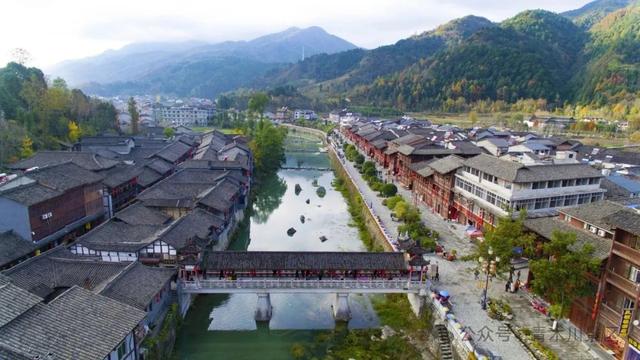 凉爽新大陆！成都出发高铁2.5h抵拢18℃的古韵之城，风景堪比阿勒泰，美食多到吃不完！