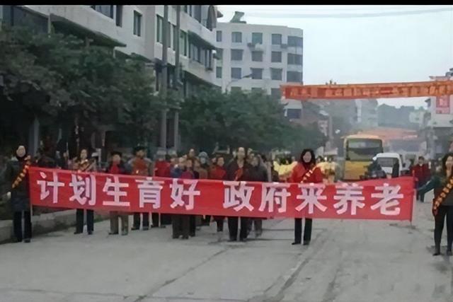 一旦开放二胎，中国新生人口将会激增？专家10年前的预测错到离谱