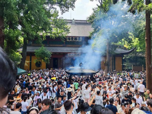 灵隐寺今起门票免费了！游客直接省钱，寺庙运营模式迎转型新阶段