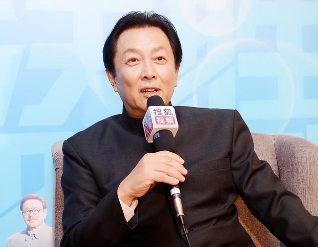 没想到，73岁唐国强受邀观礼阅兵刚一个月，竟再令所有人刮目相看