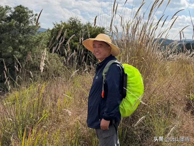 随走呈贡大学城，逛梁王湖、转小土林，感受多彩的秋冬世界，休闲