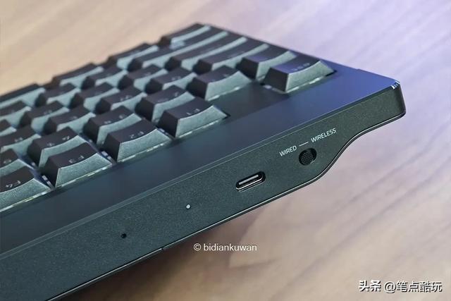 轻薄矮轴，指尖狂飙：雷蛇黑寡妇蜘蛛V4矮轴竞技极速版体验
