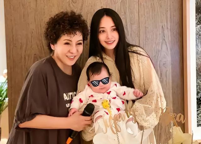 别丢人现眼了！明星夫妻圈钱上800个综艺，那点破事全国都看腻了