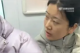 南京地铁女孩给包占座，工作人员沟通多次拒不让，结局舒适！图片