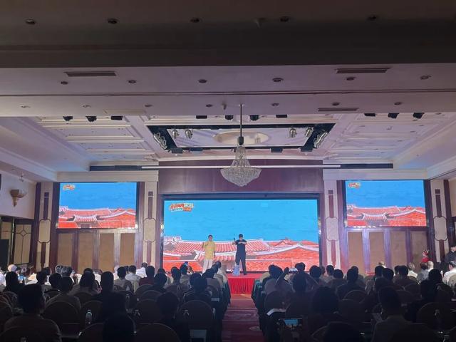 “𨑨迌闽南”脱口秀闽南文化专场泉州站精彩开演，千年古城“潮”出圈！