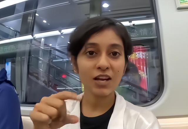 听说印度领先中国，印度美女决定一探究竟，到中国才知道自己被骗