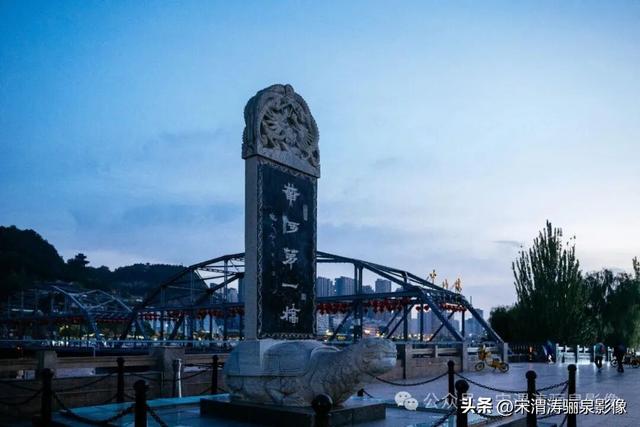 甘肃兰州：兰州两日游之兰州黄河铁桥中山桥夜景醉人 大气磅礴