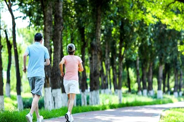 上年龄不能慢跑？钟南山院士提醒：60岁以后，牢记慢跑“2不要”