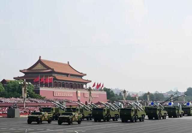 中国反无人机体系曝光！激光+微波+弹幕齐上阵，海战格局将重塑？