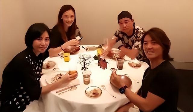 21岁拍三级	，30岁被出轨，38岁嫁大佬，如今50岁没孩子被宠成宝