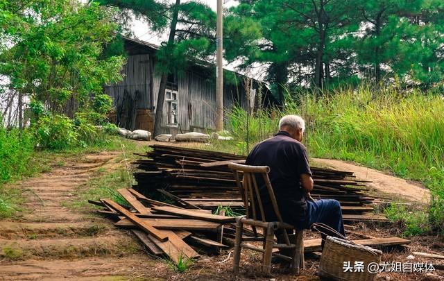 人老后，身上若有这3个特征，说明你的命很好。