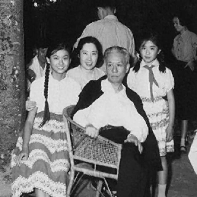 刘少奇前妻之女对王光美女儿说：你不是我亲妹妹，王光美有何反应
