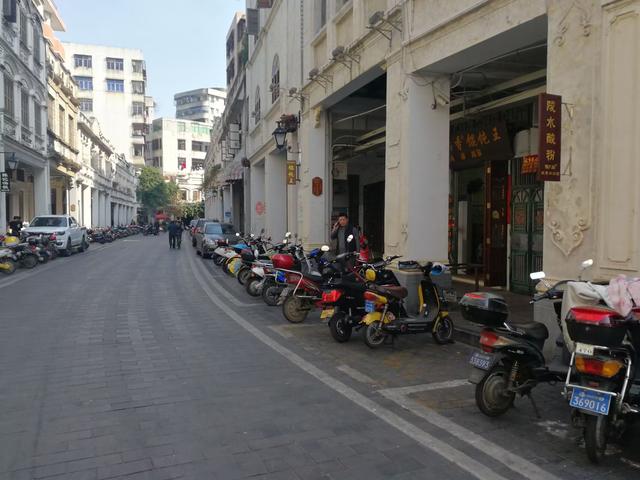 带着孙女去旅行（155）海口市骑楼老街