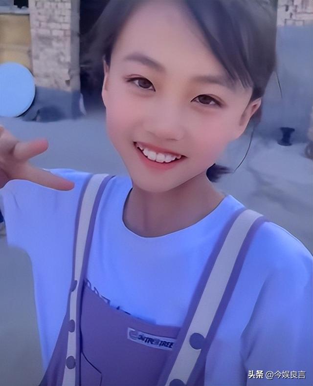 没钱还硬装？宁夏一笑成名拒绝百万签约的小女孩，现在成了这样