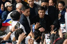 杜特尔特“背水一战”，高调携带女儿北上中国，这次为了全家而来图片