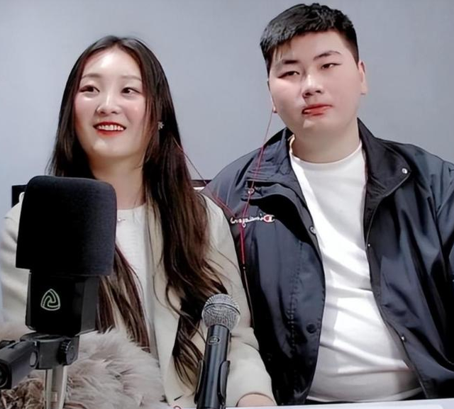 和朱小伟离婚4年，耗尽人气后"回心转意"的陈亚男，原形毕露了