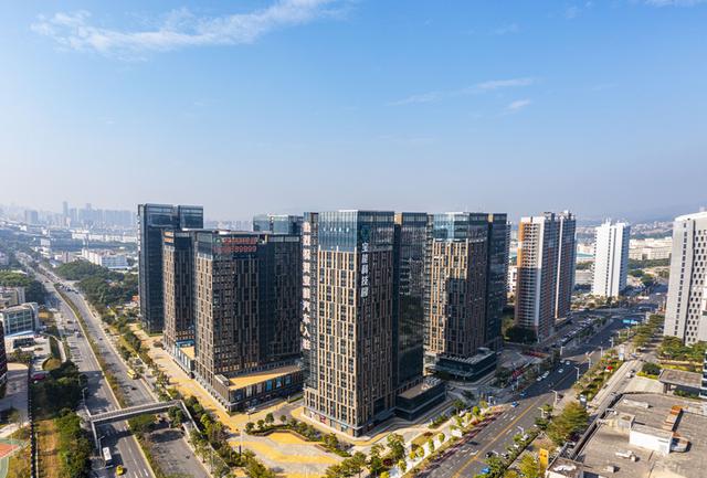 龙峰塔下，聆听龙华三十余载步履与回响