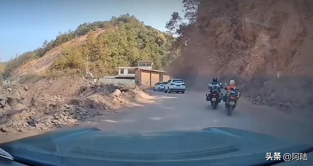 年初二看了场真人版《飞驰人生4》，摩旅路上远离他人，还真没错