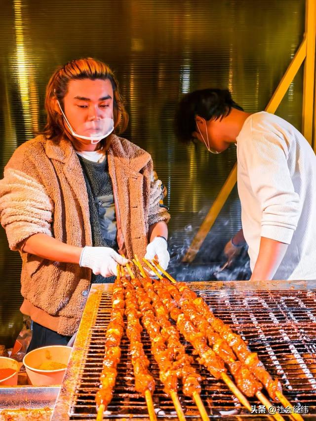 首秀!第 40 届秦淮灯会南部新城分会场 亮灯马年灯影芬兰风情出彩