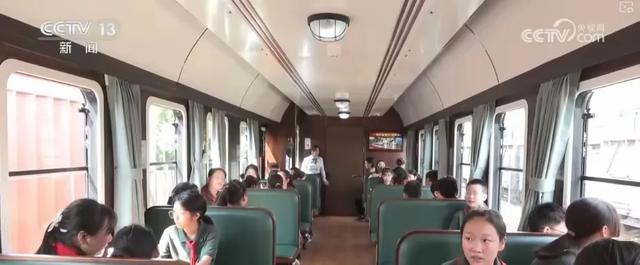 【震惊!】暑假玩科技!空中漫步、对话机器人,这些遛娃胜地绝了