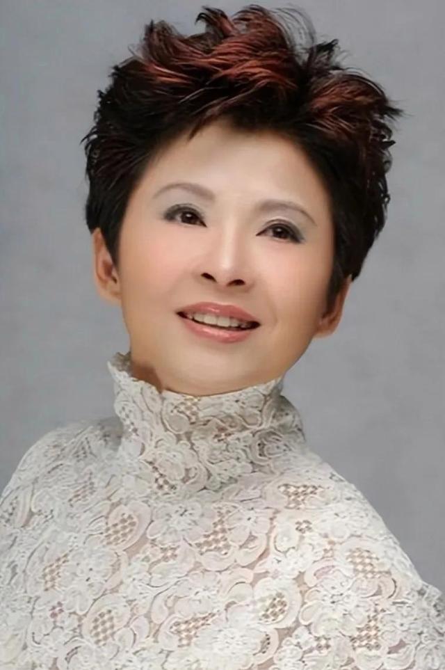 63岁董文华不再沉默，揭露当年被“封杀”原因，原来我们错怪她了