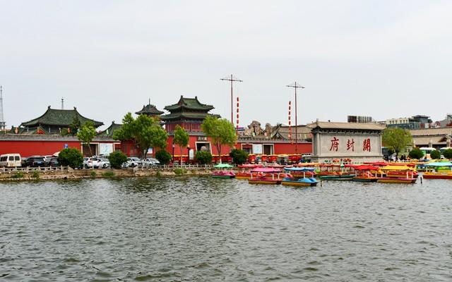 开封景区NPC“活”了！游客追着合影忙不停