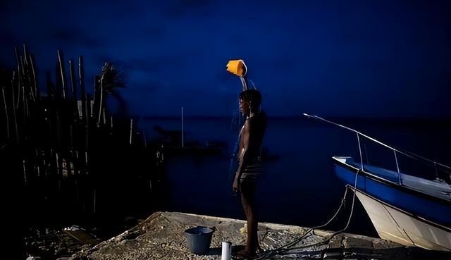 1200人挤在大海中央生活一辈子：没有法律、没有婚姻，人均活90岁