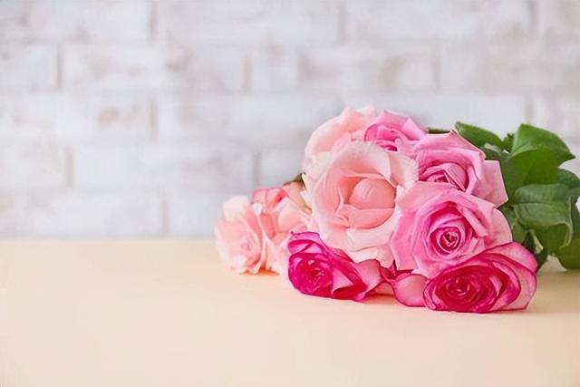 一个男人，愿意主动为你做这三件事时，说明他是真的很爱你