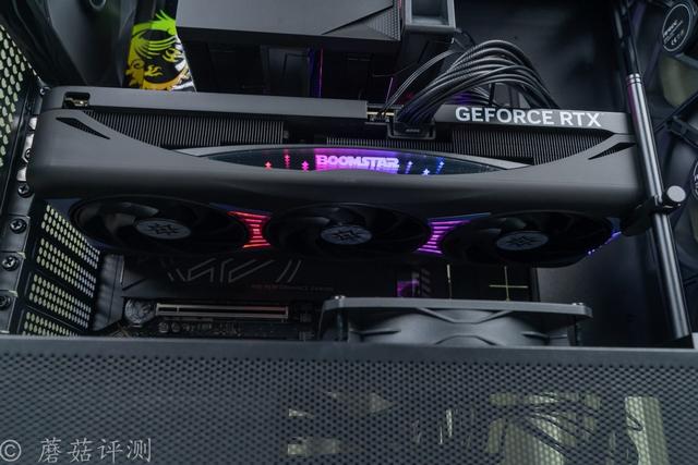 或是50系高端显卡中值得入手的一款、影驰RTX 5070 Ti星曜NOX OC显卡