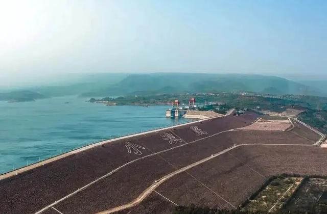 风情满眼秋色中 （杨水河）