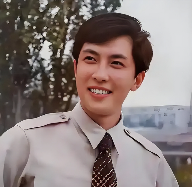 善恶终有报！73岁唐国强疯狂捞金有目的，两个残疾儿子遭“反噬”
