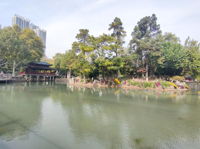 武汉金秋菊展之中山公园特色展