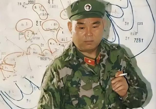 成都军区副司令，在西藏视察时遇难，享年63岁，司令员因此被免职