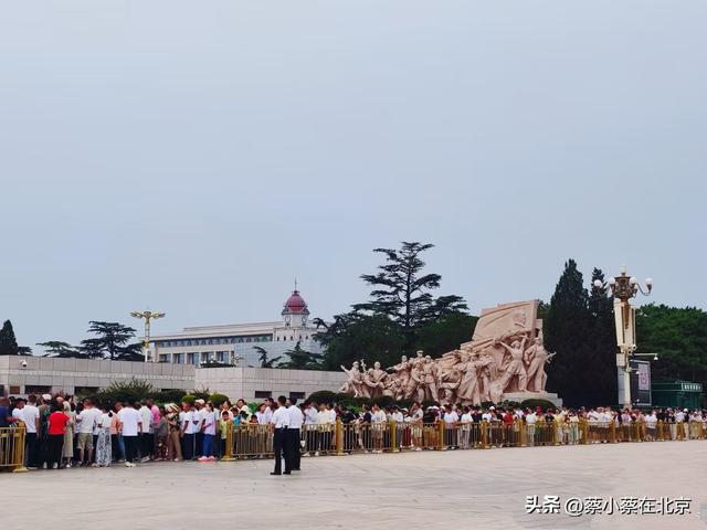 2025年7月27日，北京毛主席纪念堂发生的真实场景，排队长人超多