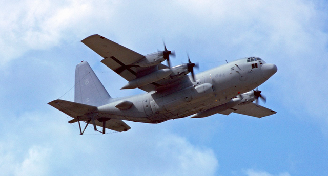 美军最强电战机出动	，干扰天线尺寸巨大，伊朗雷达能否扛住？