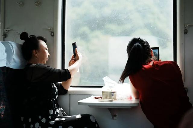 坐每天唯一的火车，去有故事的边境小城