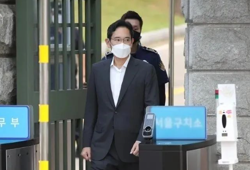 不准踏入中国市场一步？我国下达“逐客令”，三星绝望：放过我们