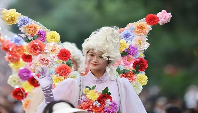 339.6万人点赞“向新”，文化与烟火点亮城市夜晚